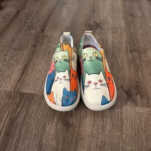 Slip in cat shoes size 8.5